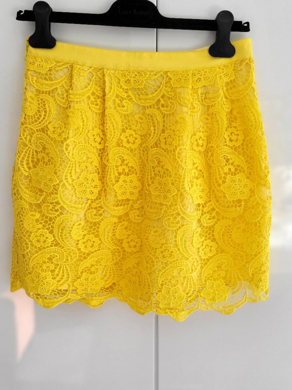 Club Monaco Butter Yellow Lace Mini Skirt Size 4 - Picture 4 of 7
